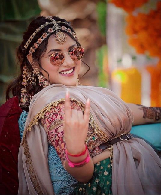 What all cool sunglasses can brides wear to rock their look? 4