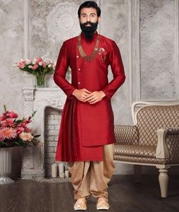 I like the colour combination a lot. Besides, it is different from what we usually see grooms wearin