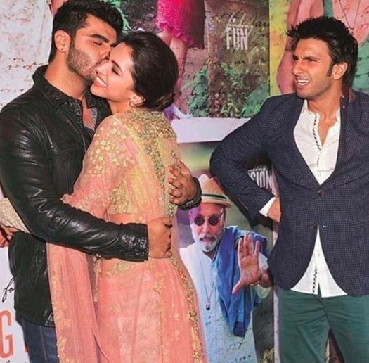 Hahahhaha!! Ranveer singh is the cutestt😘 look at that reaction 🤣♥️ - 1