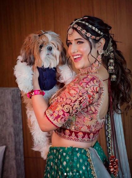 Cute couple photos with their pooch - 1