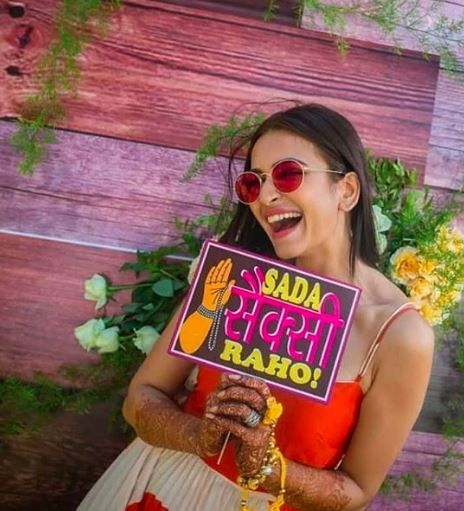 What all cool sunglasses can brides wear to rock their look? - 1