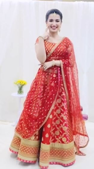 3 Traditional Bridal Lehenga looks that Saachi Bhasin rocked!😍 - 1