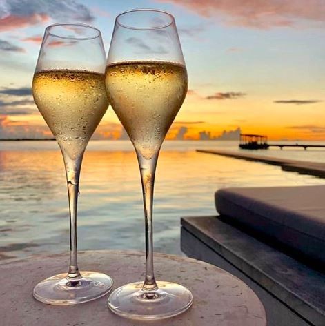 Isn't it like the perfect vacay picture you've always got on your mind? 1
