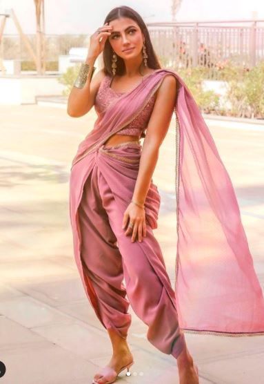 This dhoti pant with attached dupatta looks calls for a perfect cocktail saree!!😍 1