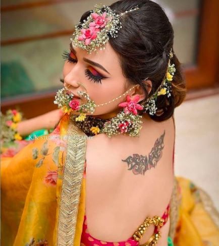 Getting a temporary back tattoo done only to show it off like this!? 1