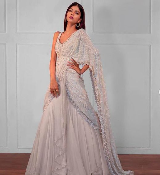 Deepika Padukone Proved the Essence of White Saree!! - 2