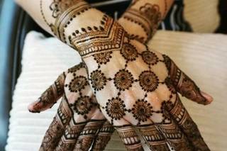Khushi Shah Bridal Mehendi Artist