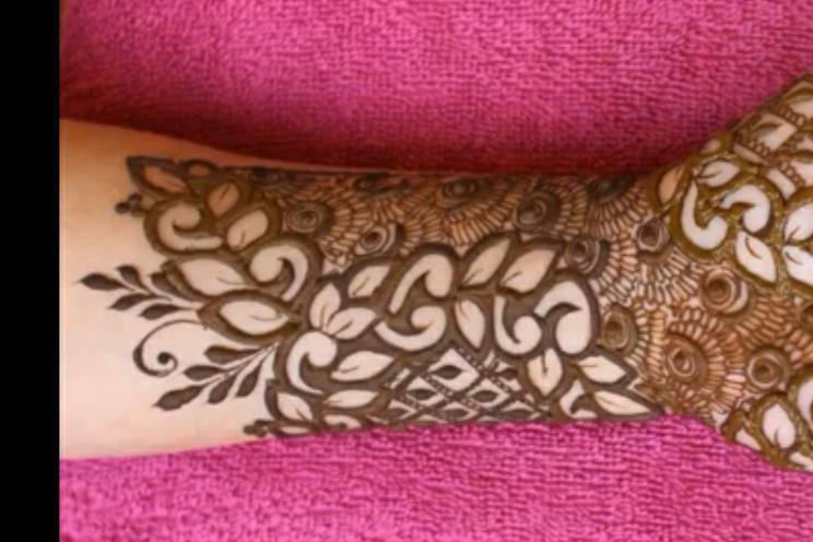 Aqsa Mehendi Artist