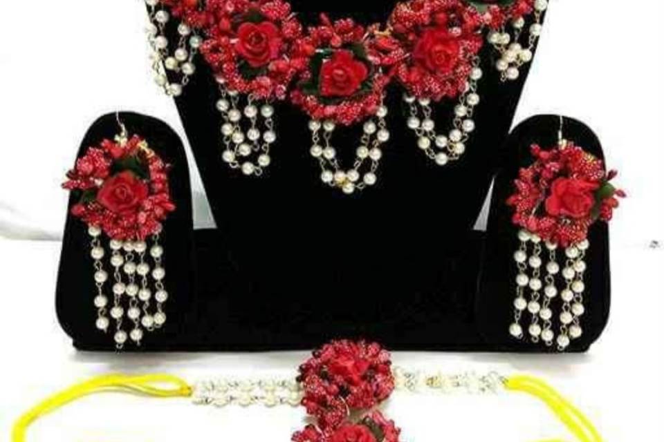 Red floral set