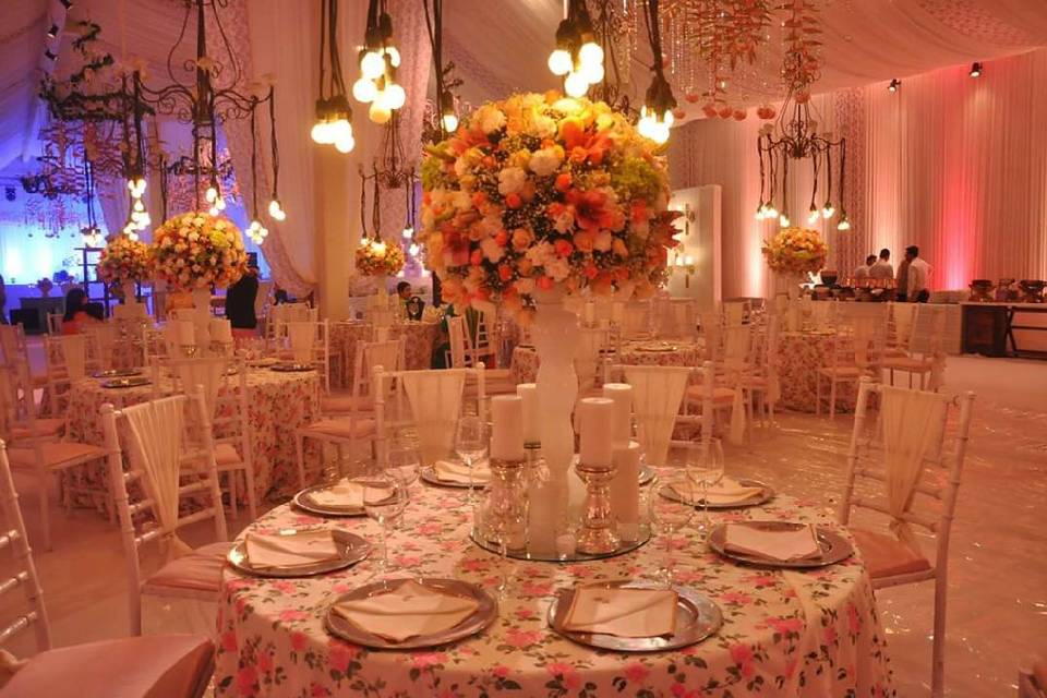 Round table decor