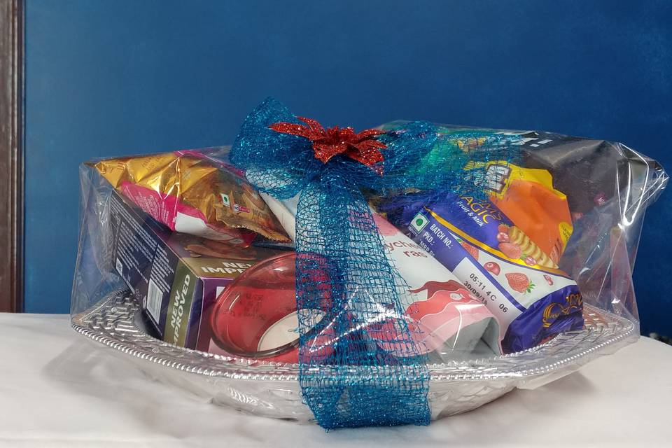 Gift hamper silver tray