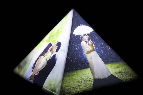 Personalize pyramid lamp