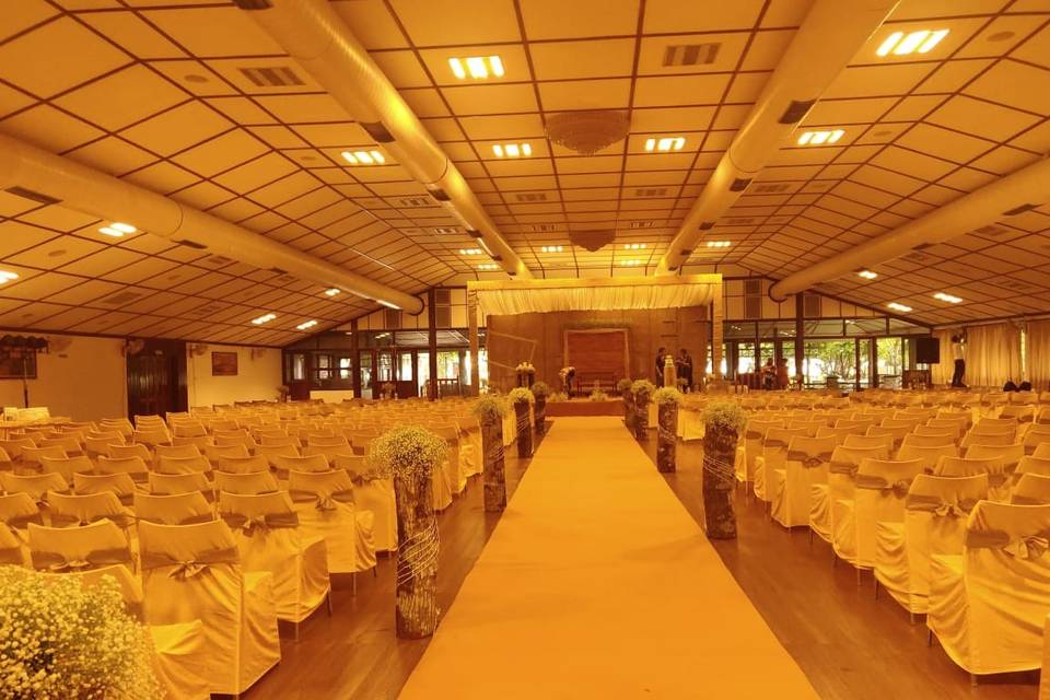 Centre court banquet hall