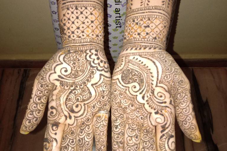 Nazia Mehendi Artist