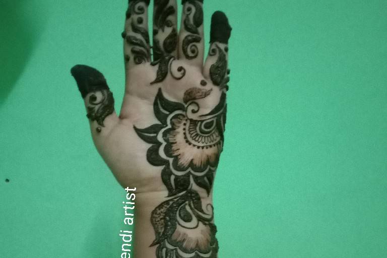 Nazia Mehendi Artist