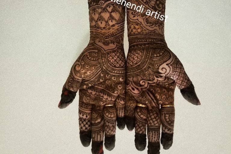 Nazia Mehendi Artist