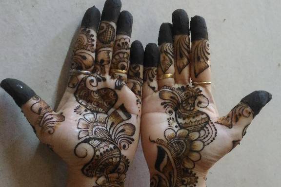 Nazia Mehendi Artist