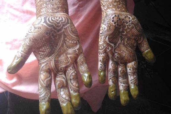 Nazia Mehendi Artist