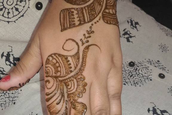 Nazia Mehendi Artist