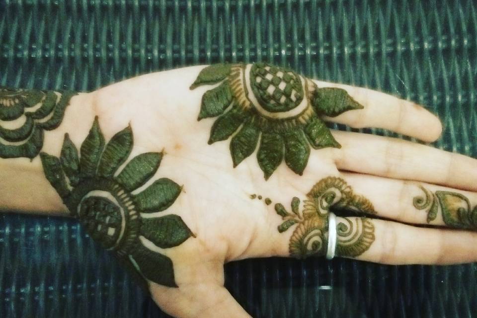 Nazia Mehendi Artist