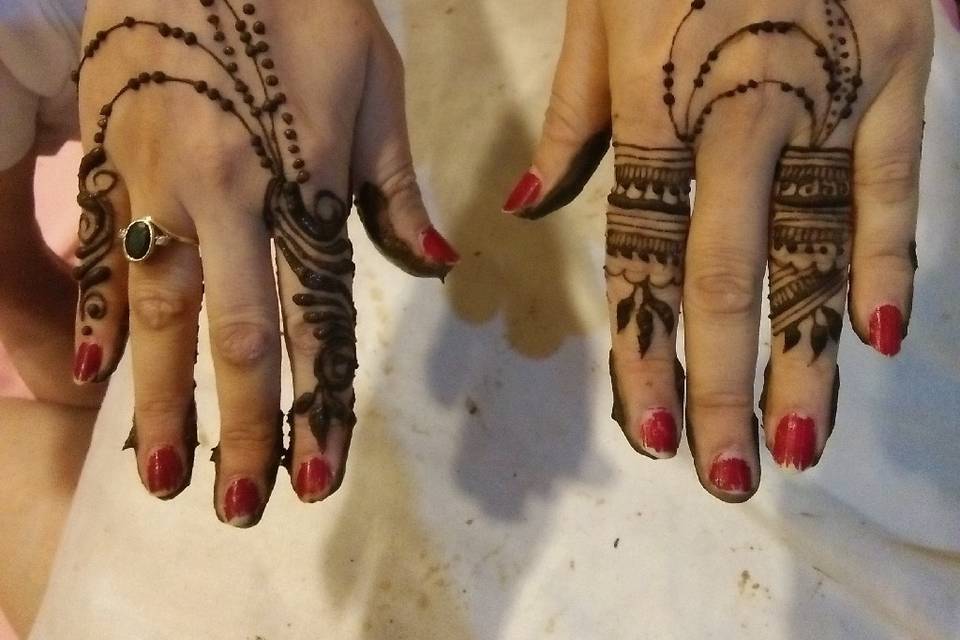 Nazia Mehendi Artist