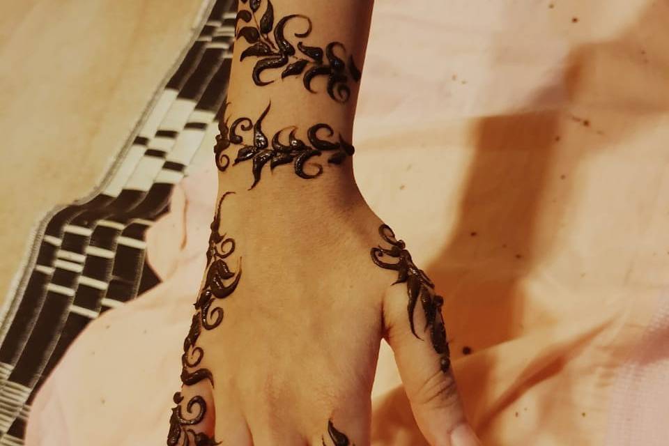 Nazia Mehendi Artist