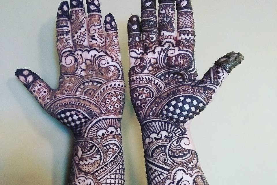 Nazia Mehendi Artist