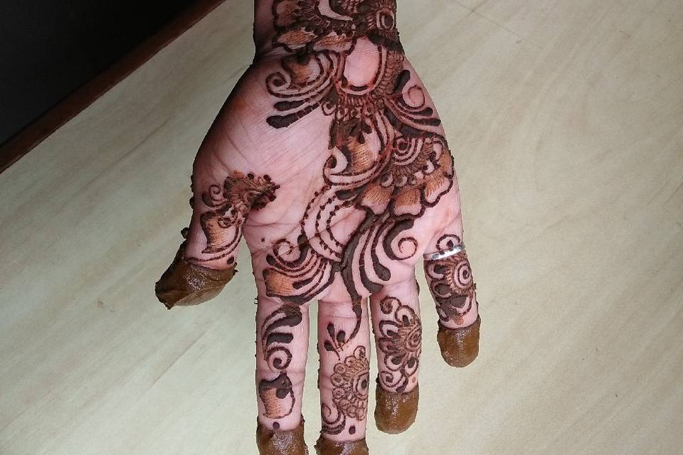 Nazia Mehendi Artist