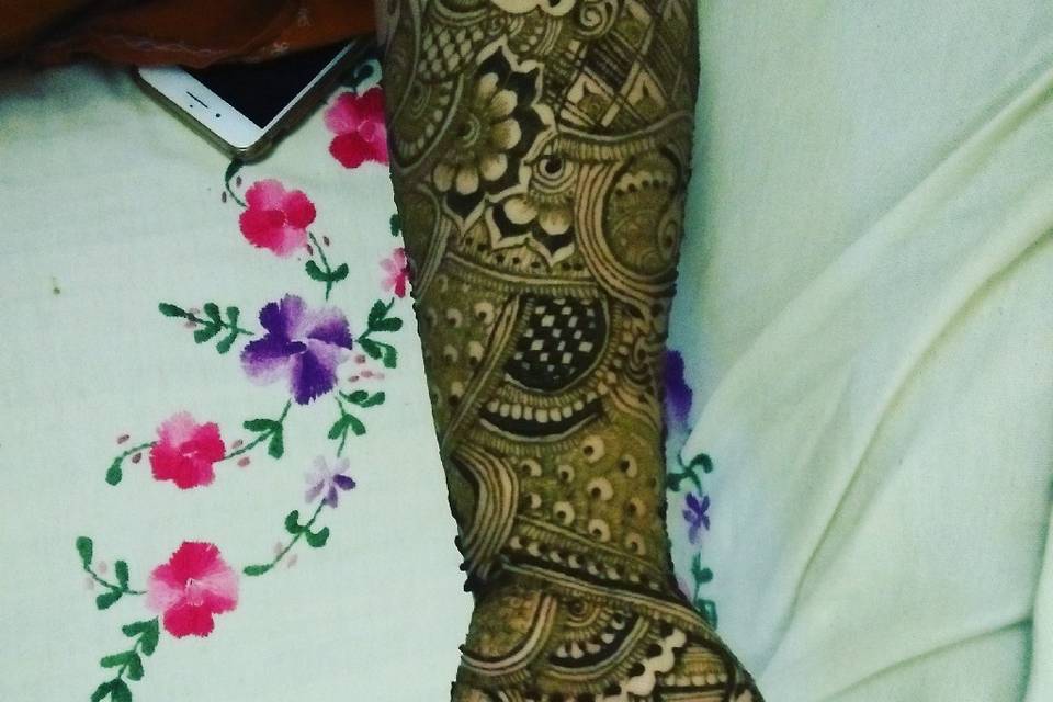 Nazia Mehendi Artist