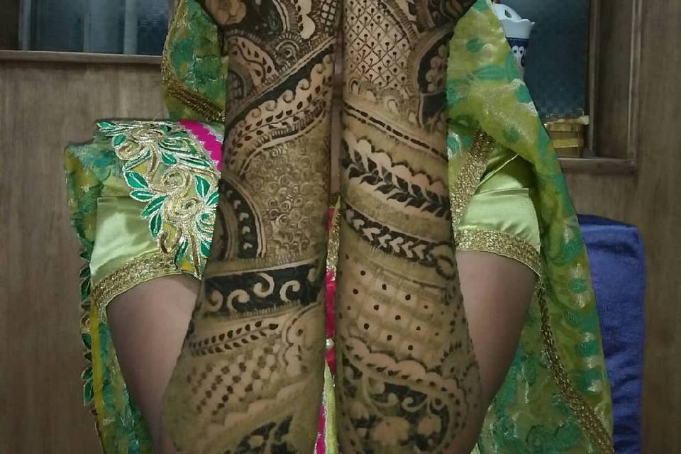 Nazia Mehendi Artist