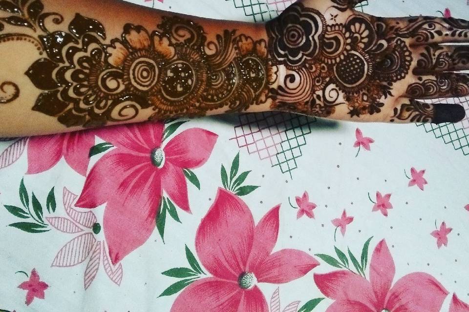 Nazia Mehendi Artist