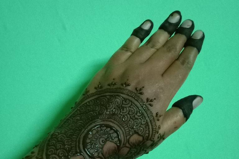 Nazia Mehendi Artist