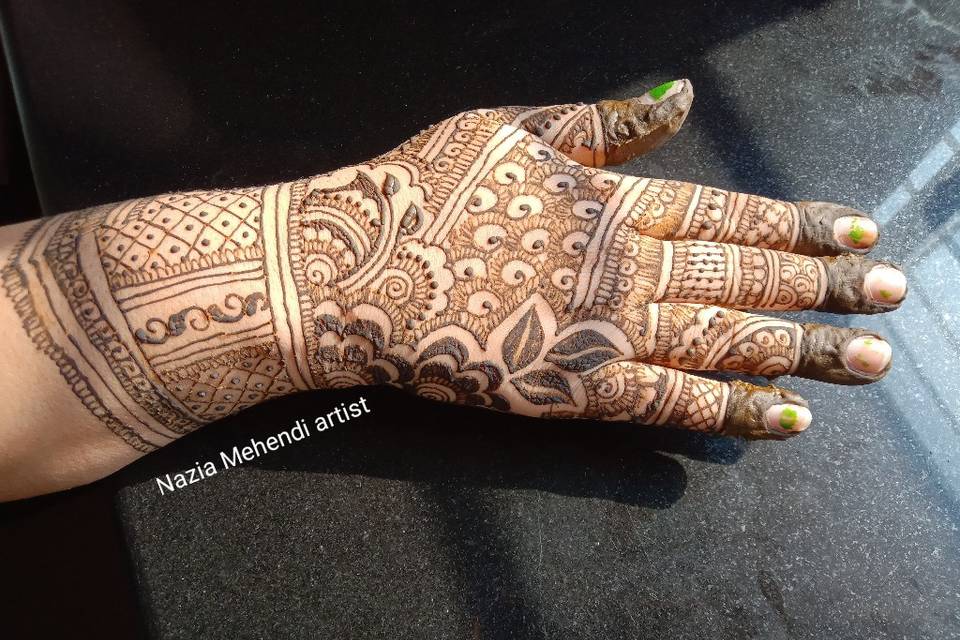 Nazia Mehendi Artist