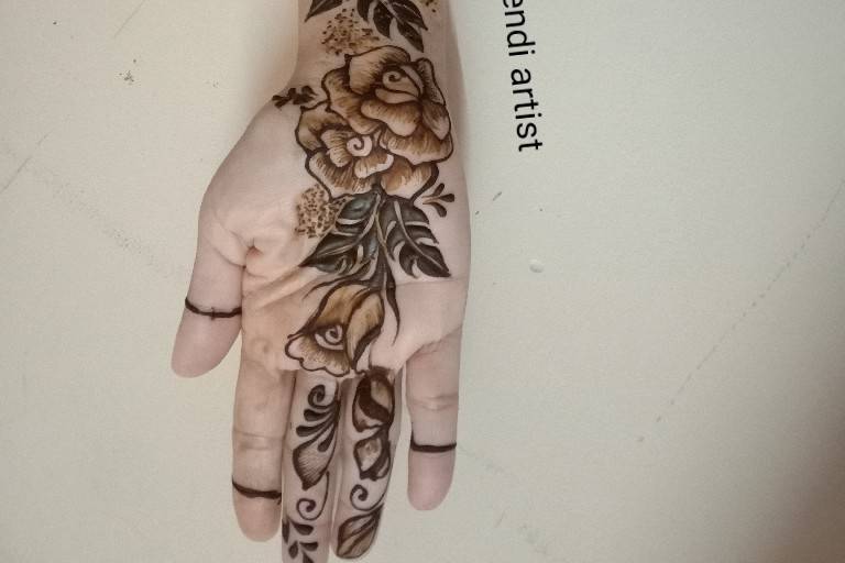 Nazia Mehendi Artist