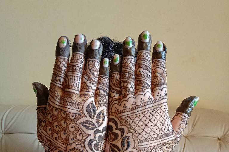 Nazia Mehendi Artist