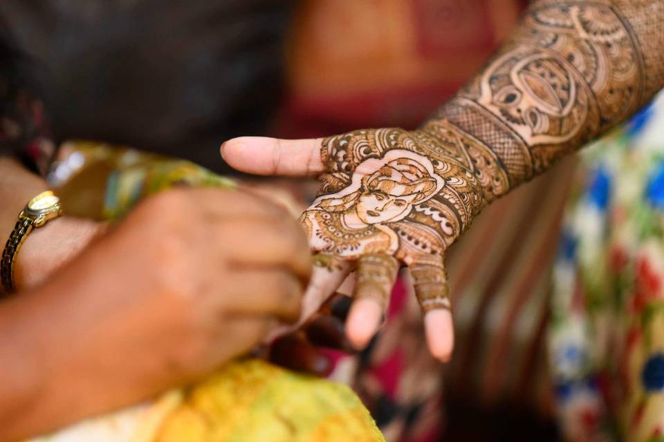 Nazia Mehendi Artist