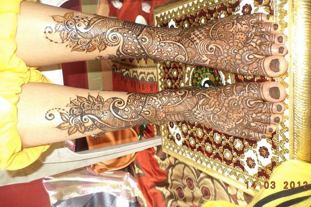 30 Jaw-Dropping Mehendi Designs for Your Wedding Day - Swagrani