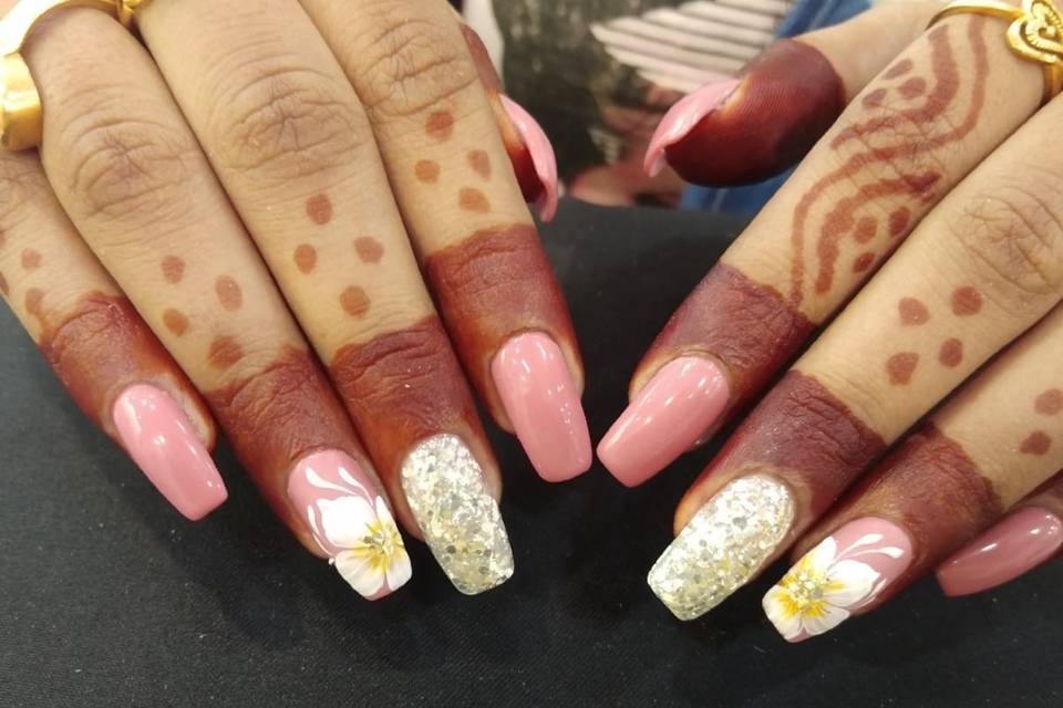 Offline Unisex Advance Nail Art And Nail Extension Course