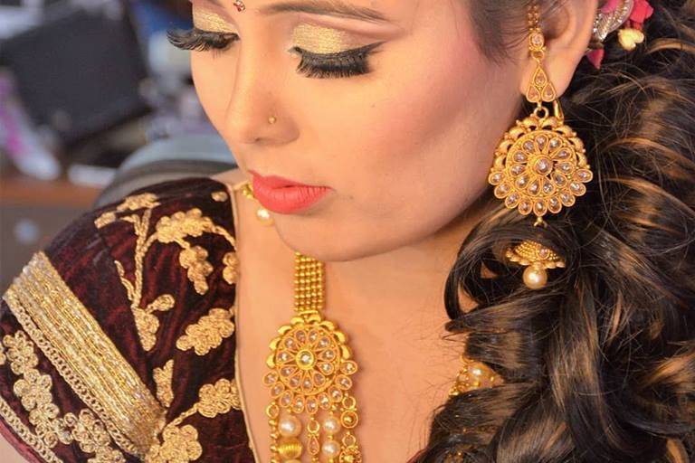 Seema Sarraf Makeup Artist and Beauty Trainer