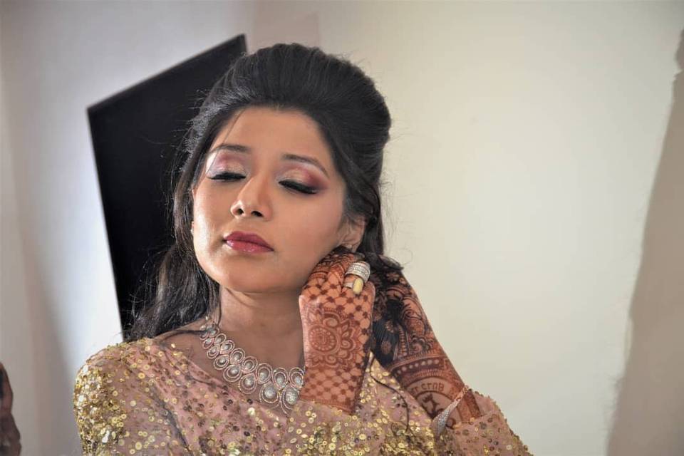 Seema Sarraf Makeup Artist and Beauty Trainer