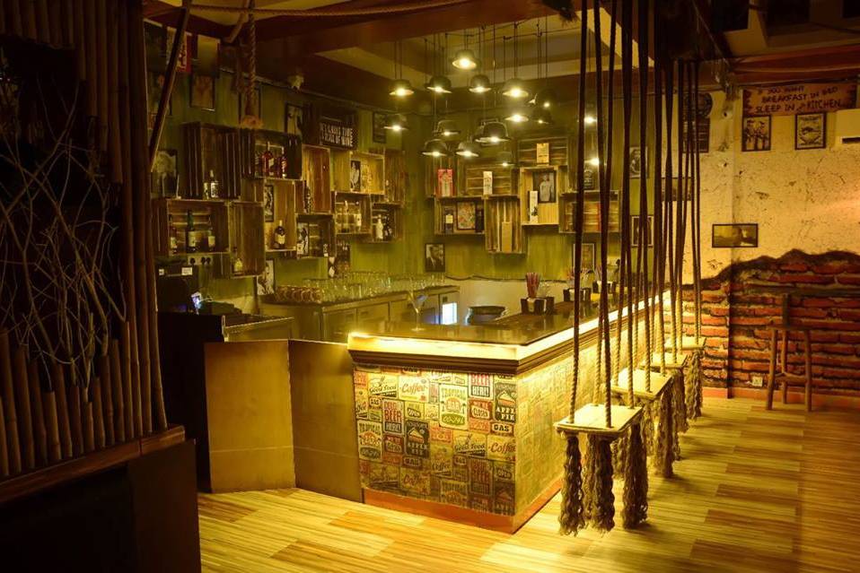 Brats-Bar and Lounge