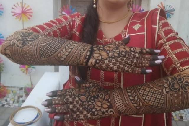 Mehndi artists Kanpur | Best mehndi artist Kanpur