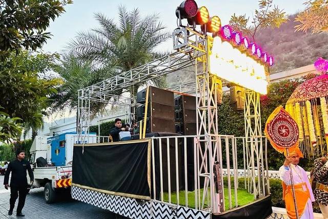 DJ on wheel