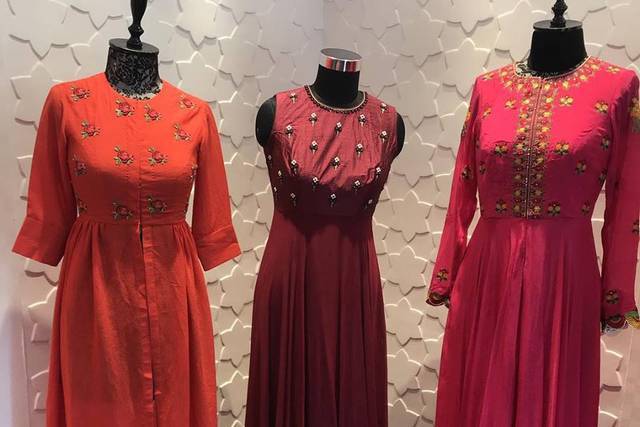 Theivoryneedle - Go beautifully well in this elegant bridal lehengas. Shop  on: www.theivoryneedle.in #bridetobe #leh… | Silk lehenga, Lehenga choli,  Indian fashion