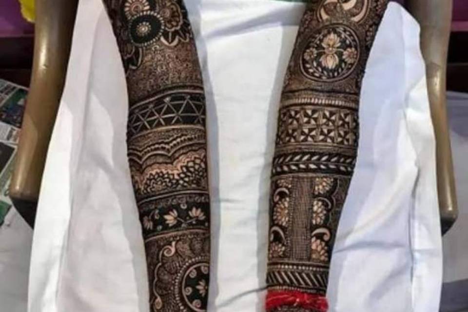 Anuj Mehndi Designer