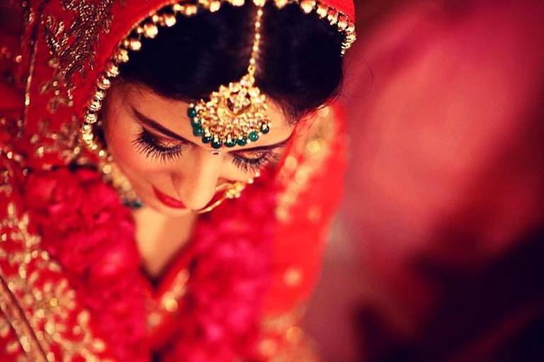 The Bride in traditional Red