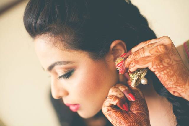 Soft engagement look