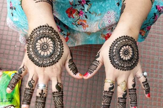 Mandala ghewar round Mehendi design🌱🪴🍃 @ravi_mehendi_art_bellary Bridal  bookings open(WhatsApp:7412936342,,9538343340 ) ONLINE HENNA… | Instagram