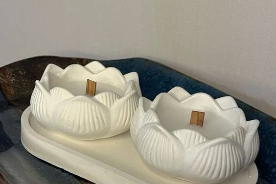 Twin lotus candle set