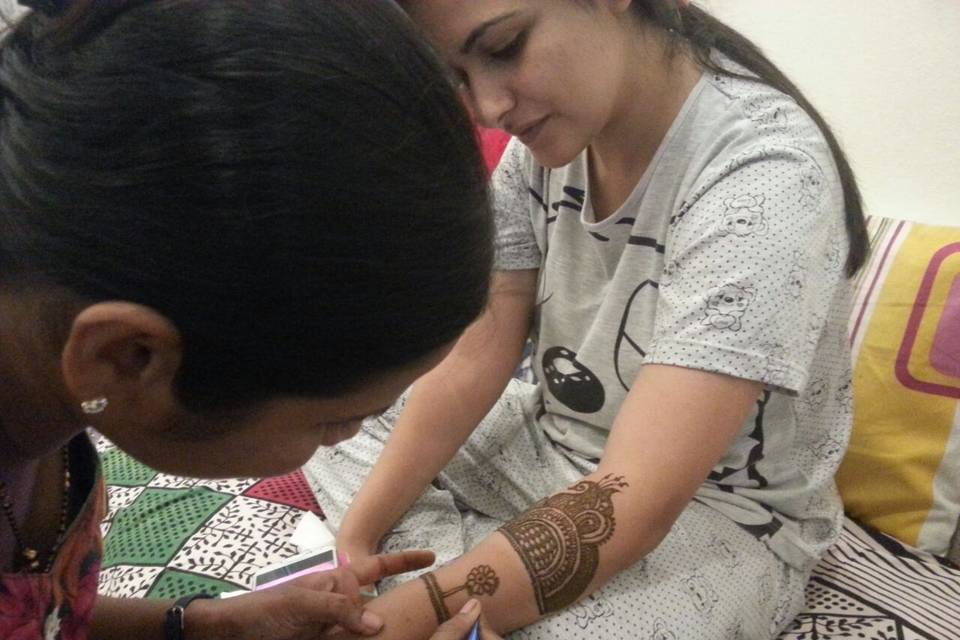 Best Mehendi Arts